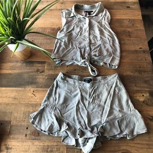 Cute two piece set! Super comfy , only worn once